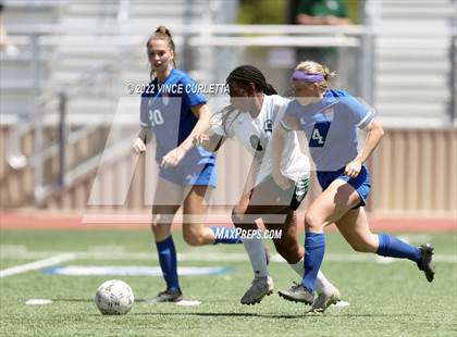 Thumbnail 3 in Westlake vs. Reagan (UIL 6A Regional Final) photogallery.