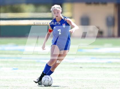 Thumbnail 2 in Westlake vs. Reagan (UIL 6A Regional Final) photogallery.