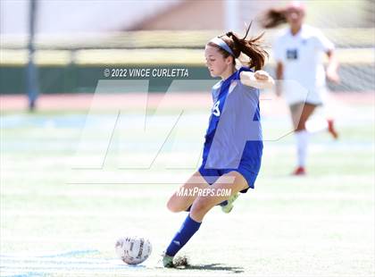 Thumbnail 1 in Westlake vs. Reagan (UIL 6A Regional Final) photogallery.