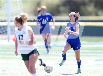 Thumbnail 2 in Westlake vs. Reagan (UIL 6A Regional Final) photogallery.