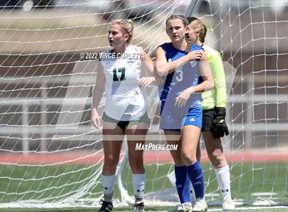 Thumbnail 1 in Westlake vs. Reagan (UIL 6A Regional Final) photogallery.