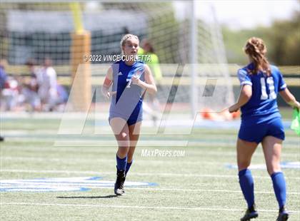 Thumbnail 2 in Westlake vs. Reagan (UIL 6A Regional Final) photogallery.