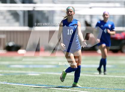 Thumbnail 2 in Westlake vs. Reagan (UIL 6A Regional Final) photogallery.