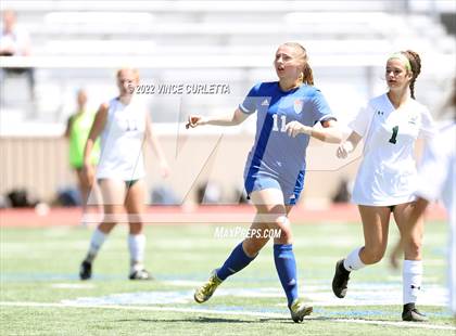 Thumbnail 2 in Westlake vs. Reagan (UIL 6A Regional Final) photogallery.