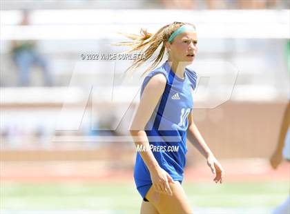 Thumbnail 2 in Westlake vs. Reagan (UIL 6A Regional Final) photogallery.