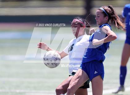Thumbnail 1 in Westlake vs. Reagan (UIL 6A Regional Final) photogallery.