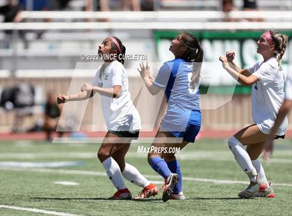 Thumbnail 1 in Westlake vs. Reagan (UIL 6A Regional Final) photogallery.