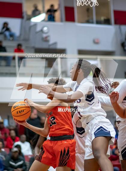 Thumbnail 2 in Mallard Creek vs. Zebulon B. Vance (NCHSAA 4A Western Regional Final) photogallery.