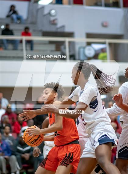 Thumbnail 3 in Mallard Creek vs. Zebulon B. Vance (NCHSAA 4A Western Regional Final) photogallery.