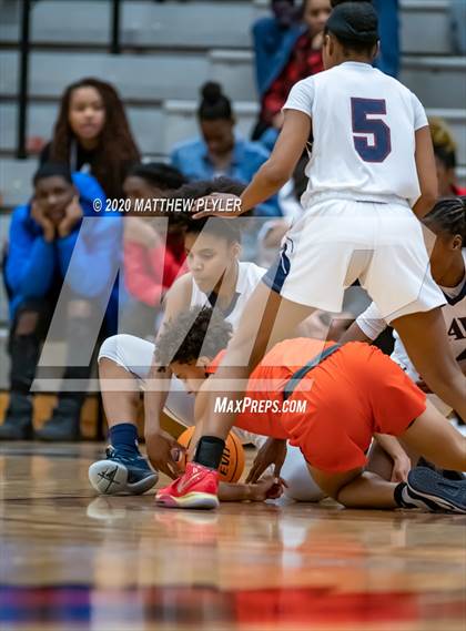 Thumbnail 2 in Mallard Creek vs. Zebulon B. Vance (NCHSAA 4A Western Regional Final) photogallery.