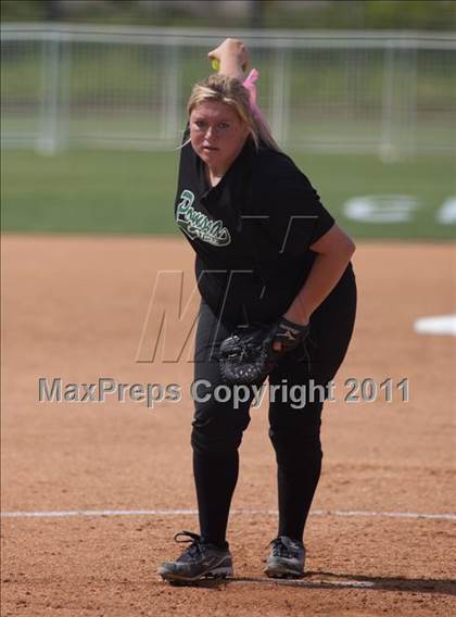 Thumbnail 3 in Pomona Catholic vs. Bellarmine-Jefferson (CIF SS D7 Final) photogallery.