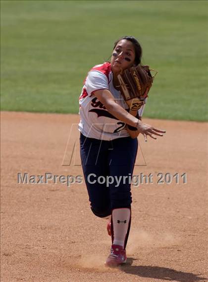 Thumbnail 2 in Pomona Catholic vs. Bellarmine-Jefferson (CIF SS D7 Final) photogallery.