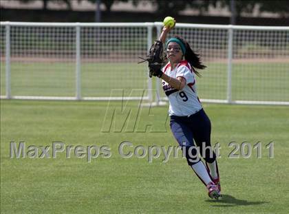 Thumbnail 3 in Pomona Catholic vs. Bellarmine-Jefferson (CIF SS D7 Final) photogallery.