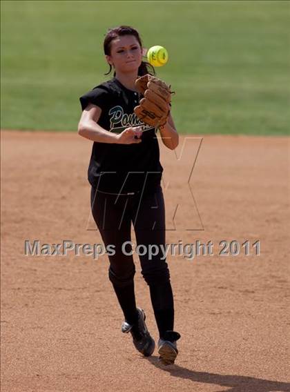 Thumbnail 1 in Pomona Catholic vs. Bellarmine-Jefferson (CIF SS D7 Final) photogallery.