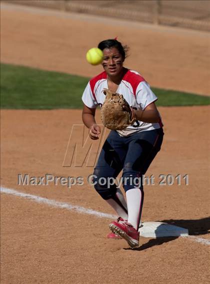 Thumbnail 1 in Pomona Catholic vs. Bellarmine-Jefferson (CIF SS D7 Final) photogallery.