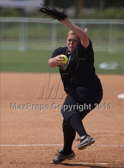 Thumbnail 2 in Pomona Catholic vs. Bellarmine-Jefferson (CIF SS D7 Final) photogallery.