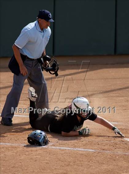 Thumbnail 2 in Pomona Catholic vs. Bellarmine-Jefferson (CIF SS D7 Final) photogallery.