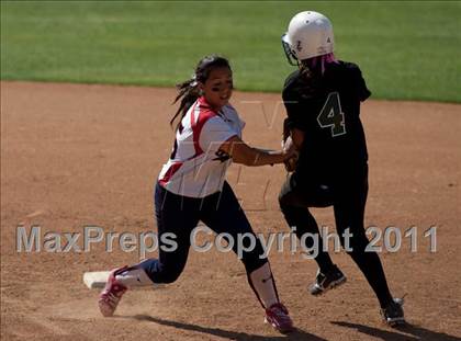 Thumbnail 3 in Pomona Catholic vs. Bellarmine-Jefferson (CIF SS D7 Final) photogallery.
