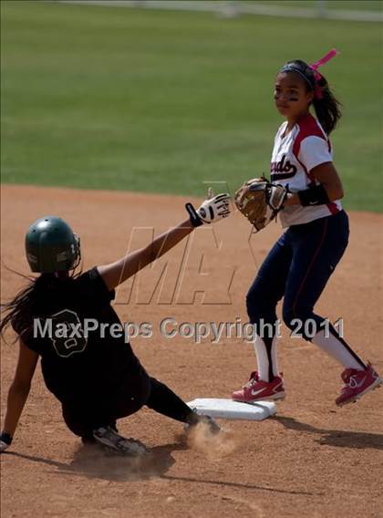 Thumbnail 2 in Pomona Catholic vs. Bellarmine-Jefferson (CIF SS D7 Final) photogallery.