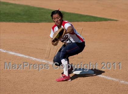 Thumbnail 3 in Pomona Catholic vs. Bellarmine-Jefferson (CIF SS D7 Final) photogallery.