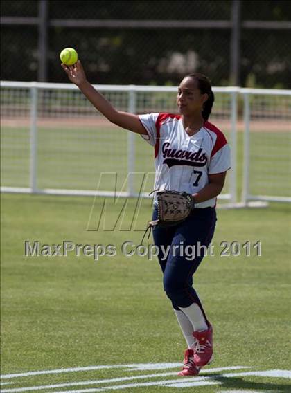 Thumbnail 2 in Pomona Catholic vs. Bellarmine-Jefferson (CIF SS D7 Final) photogallery.
