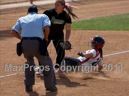 Thumbnail 2 in Pomona Catholic vs. Bellarmine-Jefferson (CIF SS D7 Final) photogallery.