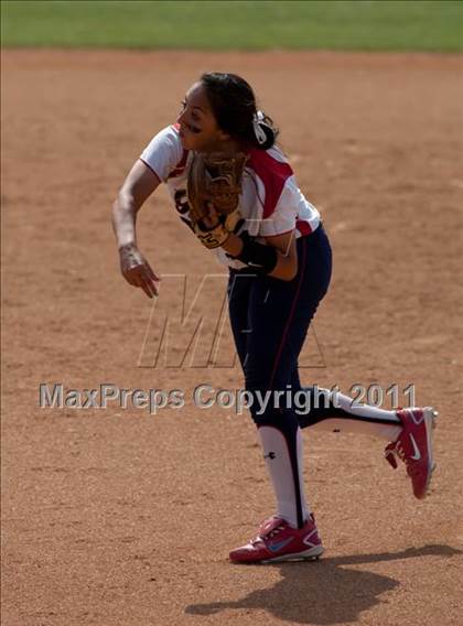 Thumbnail 1 in Pomona Catholic vs. Bellarmine-Jefferson (CIF SS D7 Final) photogallery.