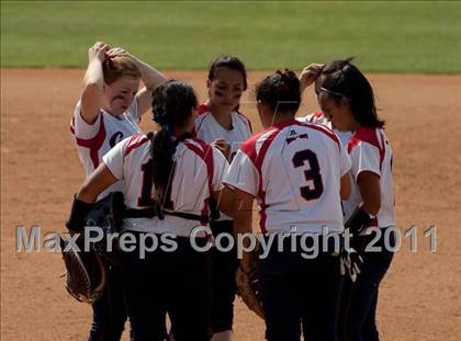 Thumbnail 3 in Pomona Catholic vs. Bellarmine-Jefferson (CIF SS D7 Final) photogallery.