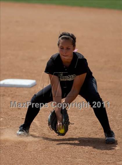 Thumbnail 3 in Pomona Catholic vs. Bellarmine-Jefferson (CIF SS D7 Final) photogallery.