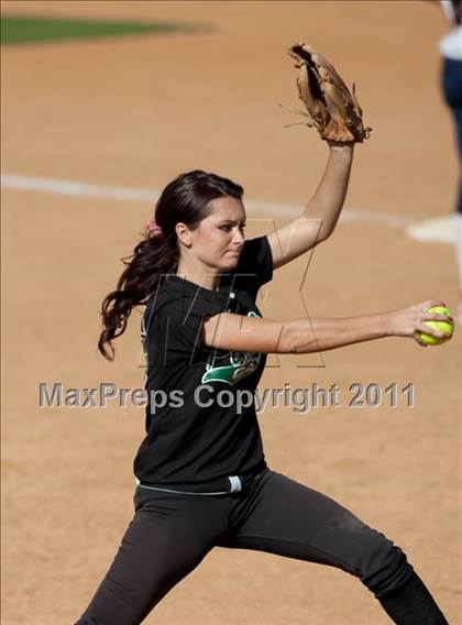 Thumbnail 3 in Pomona Catholic vs. Bellarmine-Jefferson (CIF SS D7 Final) photogallery.