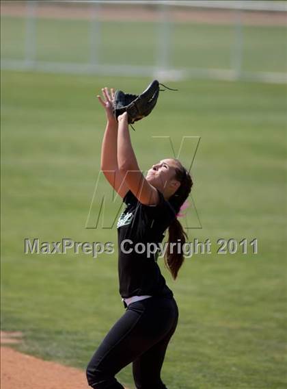 Thumbnail 1 in Pomona Catholic vs. Bellarmine-Jefferson (CIF SS D7 Final) photogallery.