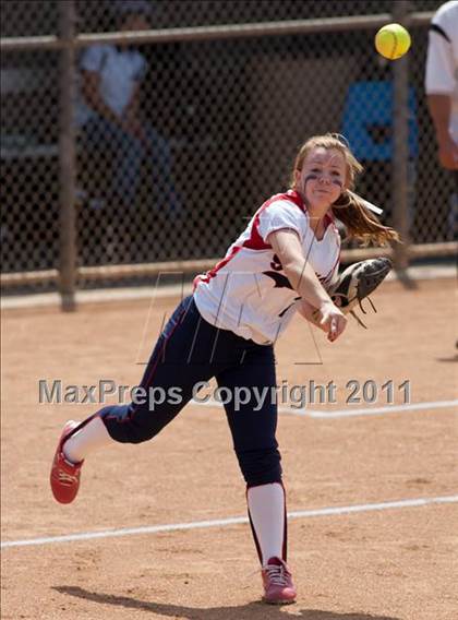 Thumbnail 3 in Pomona Catholic vs. Bellarmine-Jefferson (CIF SS D7 Final) photogallery.
