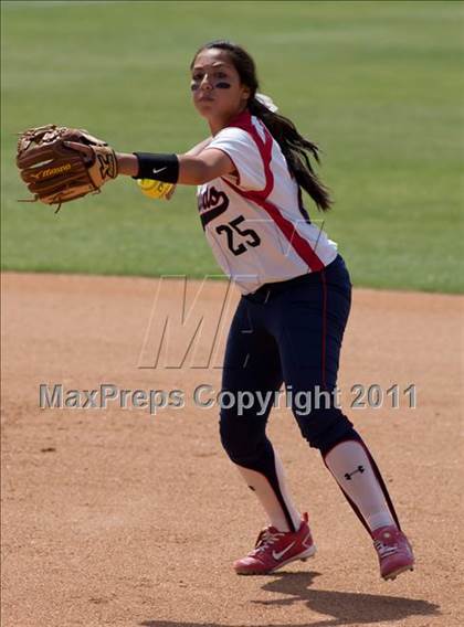 Thumbnail 3 in Pomona Catholic vs. Bellarmine-Jefferson (CIF SS D7 Final) photogallery.