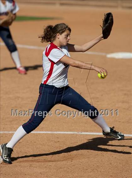 Thumbnail 3 in Pomona Catholic vs. Bellarmine-Jefferson (CIF SS D7 Final) photogallery.