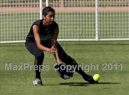Thumbnail 3 in Pomona Catholic vs. Bellarmine-Jefferson (CIF SS D7 Final) photogallery.