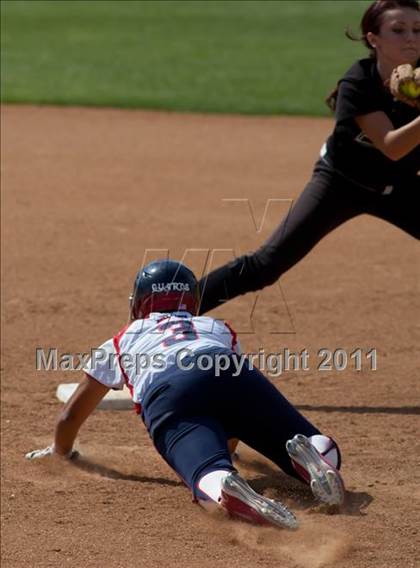 Thumbnail 1 in Pomona Catholic vs. Bellarmine-Jefferson (CIF SS D7 Final) photogallery.