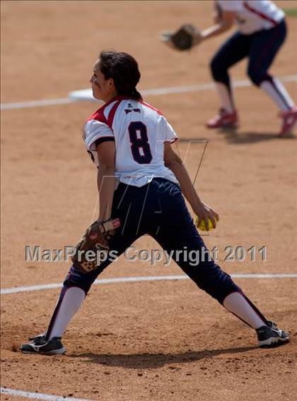 Thumbnail 3 in Pomona Catholic vs. Bellarmine-Jefferson (CIF SS D7 Final) photogallery.