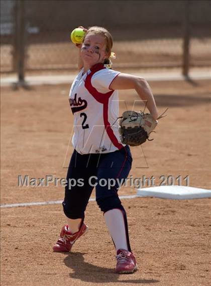 Thumbnail 3 in Pomona Catholic vs. Bellarmine-Jefferson (CIF SS D7 Final) photogallery.