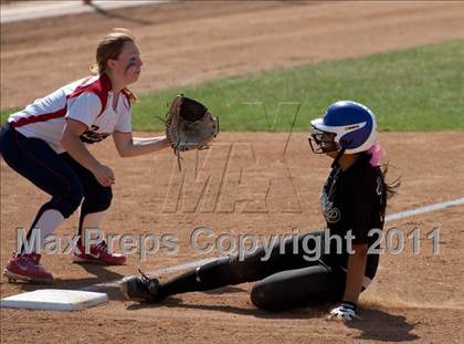 Thumbnail 1 in Pomona Catholic vs. Bellarmine-Jefferson (CIF SS D7 Final) photogallery.