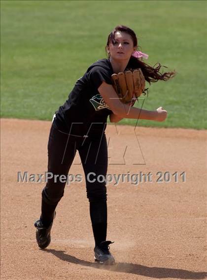 Thumbnail 2 in Pomona Catholic vs. Bellarmine-Jefferson (CIF SS D7 Final) photogallery.