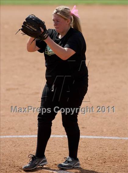 Thumbnail 2 in Pomona Catholic vs. Bellarmine-Jefferson (CIF SS D7 Final) photogallery.