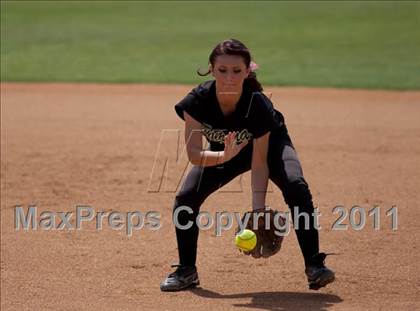 Thumbnail 1 in Pomona Catholic vs. Bellarmine-Jefferson (CIF SS D7 Final) photogallery.