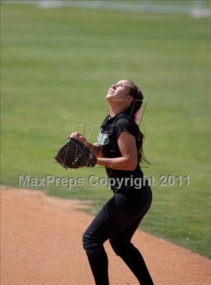 Thumbnail 3 in Pomona Catholic vs. Bellarmine-Jefferson (CIF SS D7 Final) photogallery.