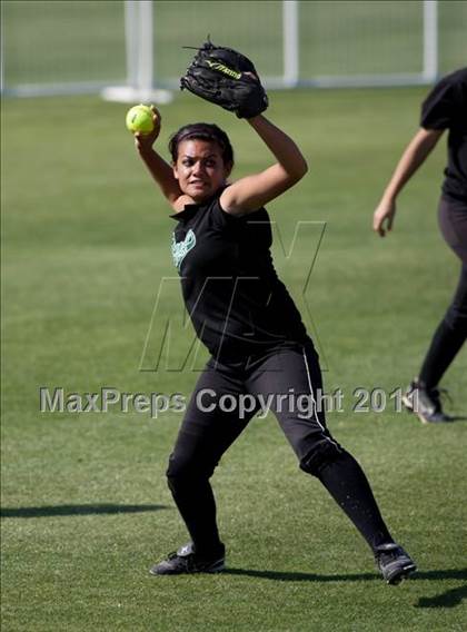Thumbnail 1 in Pomona Catholic vs. Bellarmine-Jefferson (CIF SS D7 Final) photogallery.