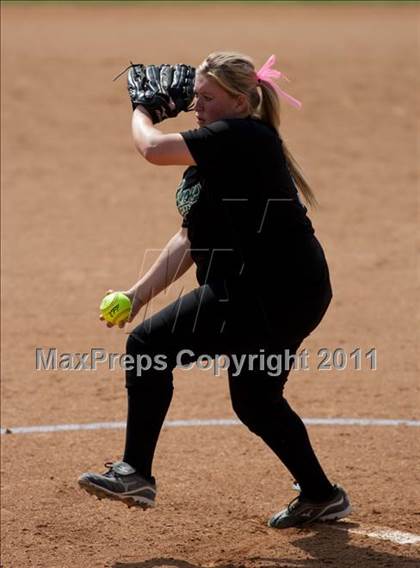 Thumbnail 3 in Pomona Catholic vs. Bellarmine-Jefferson (CIF SS D7 Final) photogallery.