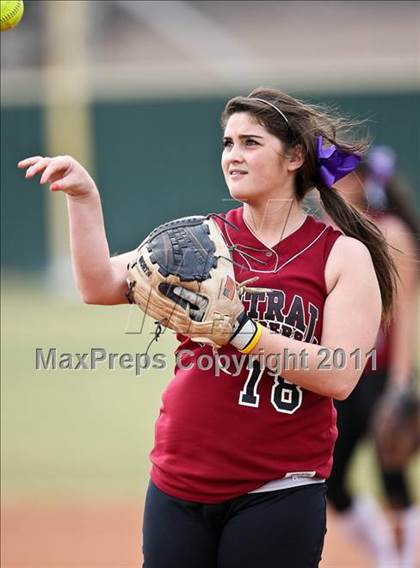 Thumbnail 2 in Keller Central vs. Southwest Christian (Mansfield Tournament) photogallery.
