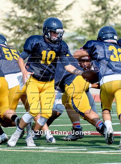 Thumbnail 3 in Whitney vs Oak Ridge scrimmage photogallery.