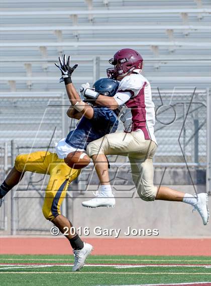 Thumbnail 3 in Whitney vs Oak Ridge scrimmage photogallery.