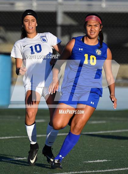 Thumbnail 1 in Charter Oak @ San Dimas photogallery.