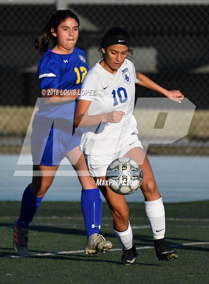 Thumbnail 1 in Charter Oak @ San Dimas photogallery.